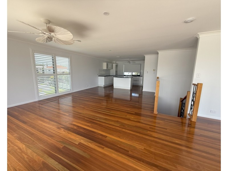 1/3 Ray Street, Runaway Bay QLD 4216