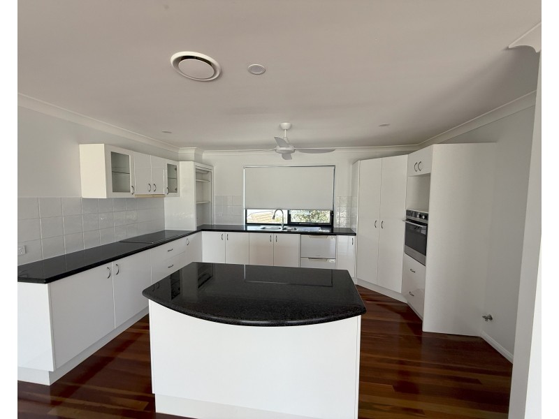 1/3 Ray Street, Runaway Bay QLD 4216