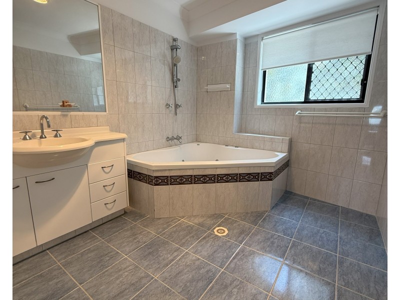 1/3 Ray Street, Runaway Bay QLD 4216