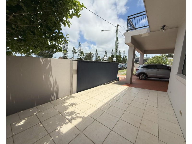 1/3 Ray Street, Runaway Bay QLD 4216