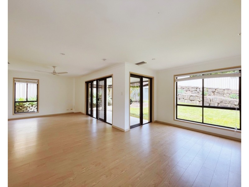 13 Caragh Crescent, Oxenford QLD 4210