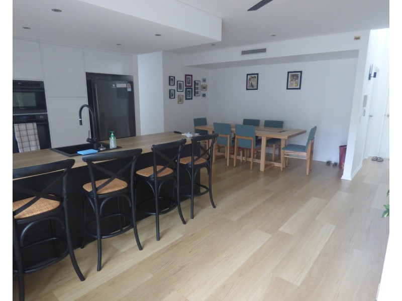 84/7 Grand Parade, Kawana Island QLD 4575