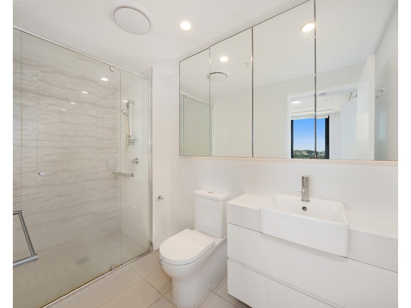 1069/123 Cavendish Road, Coorparoo QLD 4151