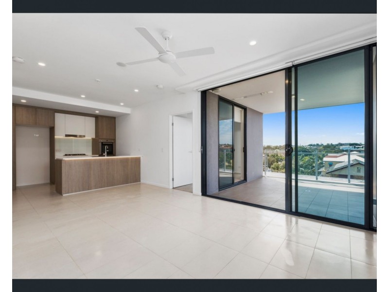 1054/123 Cavendish Road, Coorparoo QLD 4151