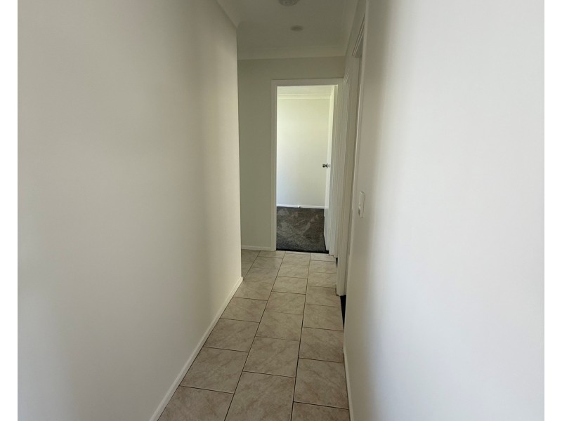 22 Tumbarumba Avenue, Ashmore QLD 4214