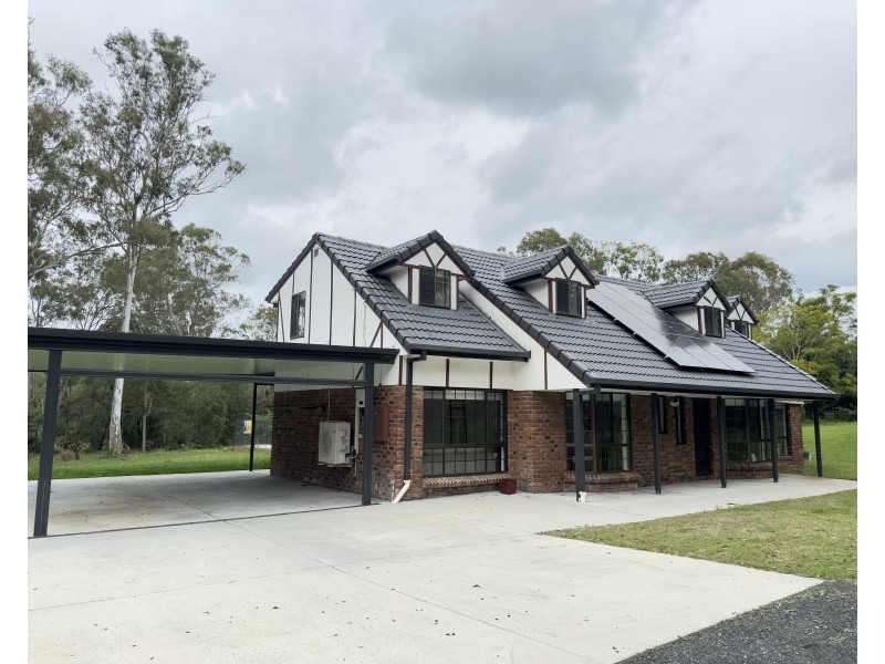 10 Endeavour Court, Park Ridge QLD 4125