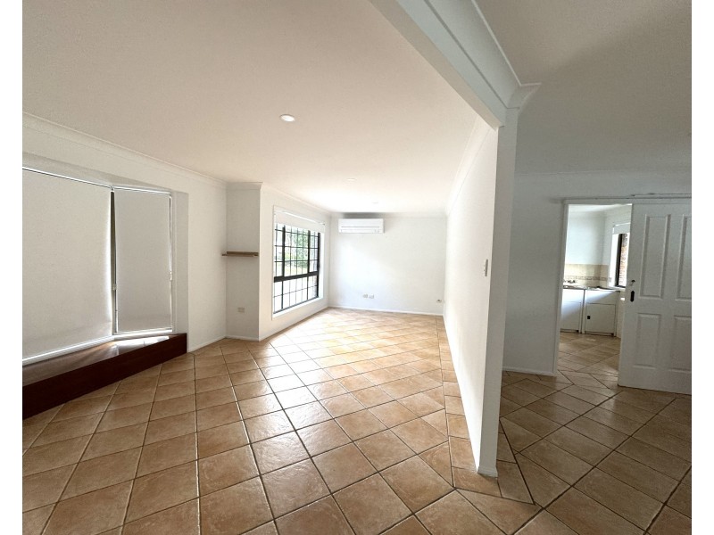 10 Endeavour Court, Park Ridge QLD 4125