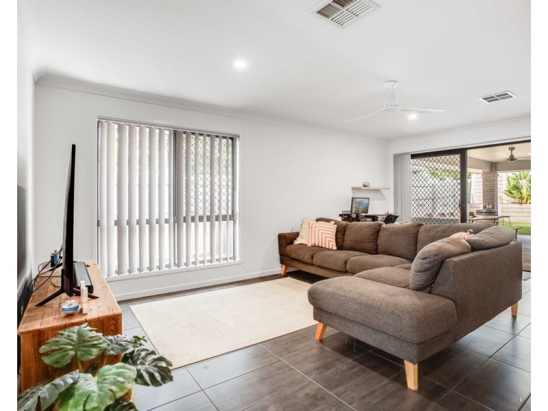 27 Weyba Street, Morayfield QLD 4506