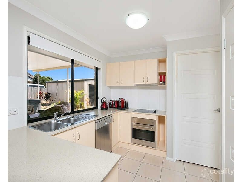 61 Paul Drive, Regents Park QLD 4118