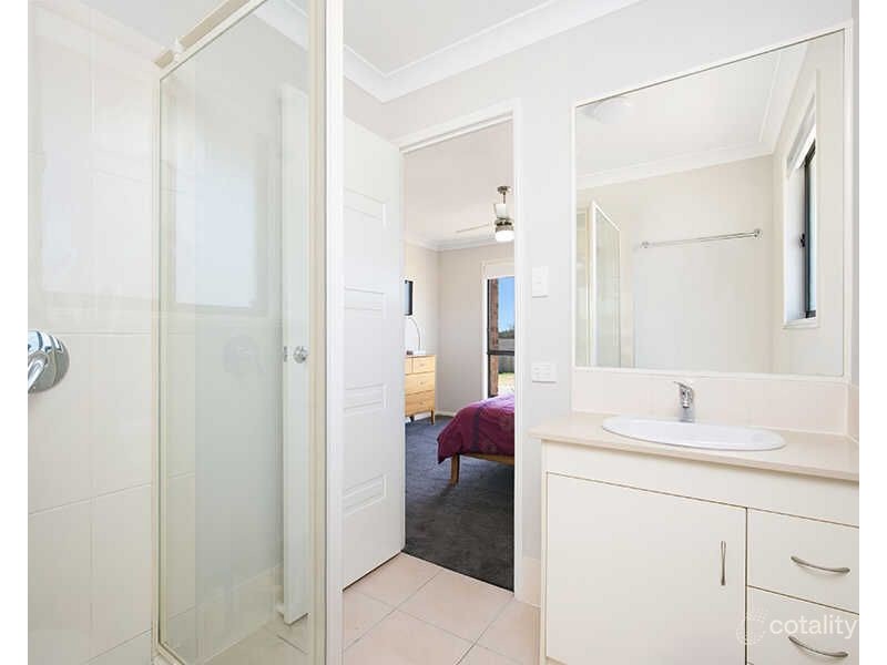 61 Paul Drive, Regents Park QLD 4118