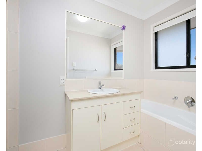 61 Paul Drive, Regents Park QLD 4118