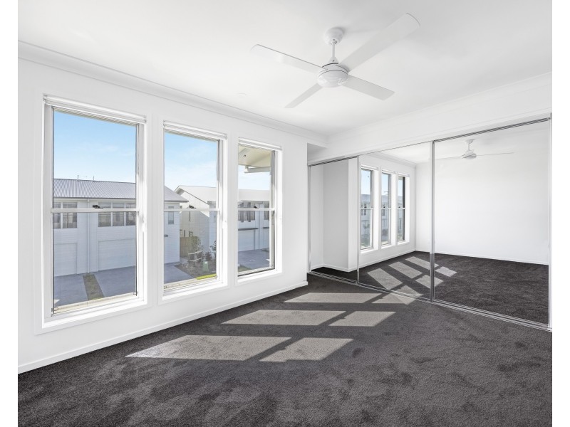 18/47 Urbana Boulevard, Coomera QLD 4209