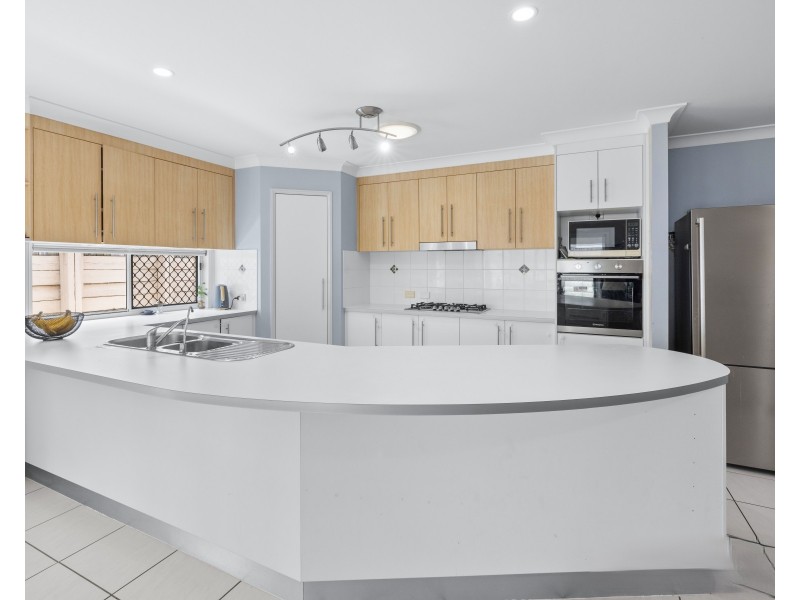 12 Daphne Place, Wakerley QLD 4154