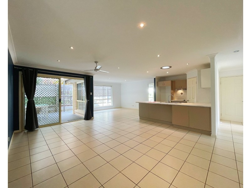 10 Debbie Way, Nerang QLD 4211