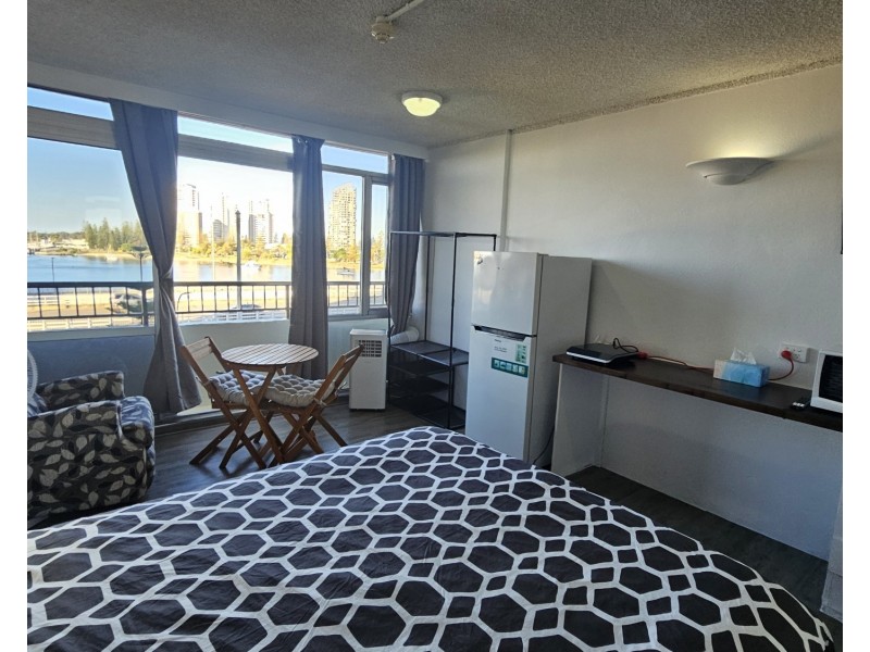 410/2 Barney Street, Southport QLD 4215
