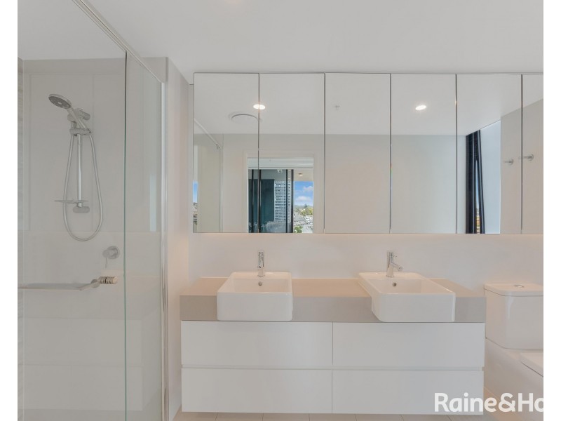 2095/123 Cavendish Road, Coorparoo QLD 4151