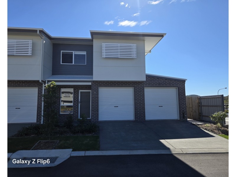1/8 Taylor Place, Mackenzie QLD 4156