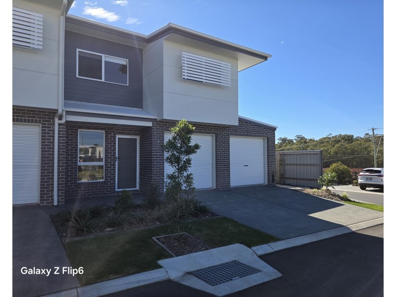 1/8 Taylor Place, Mackenzie QLD 4156