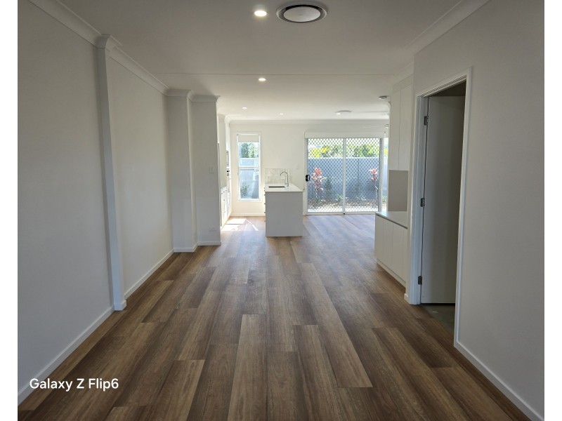 1/8 Taylor Place, Mackenzie QLD 4156