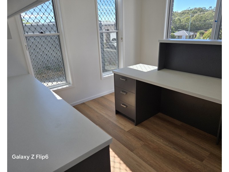 1/8 Taylor Place, Mackenzie QLD 4156