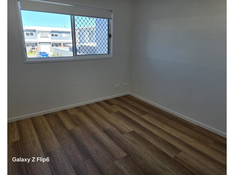 1/8 Taylor Place, Mackenzie QLD 4156