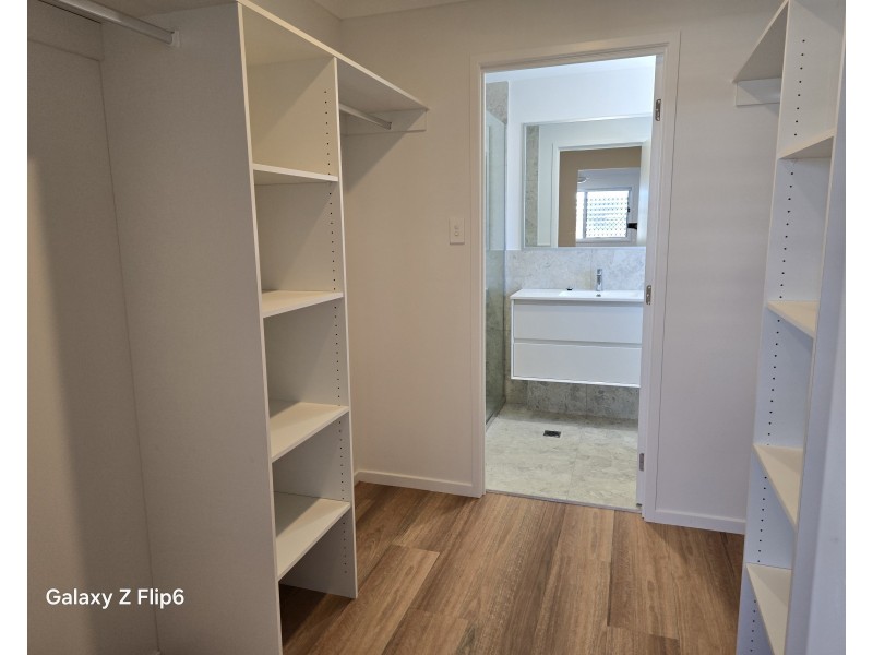 1/8 Taylor Place, Mackenzie QLD 4156