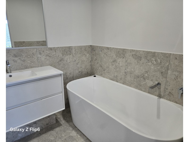 1/8 Taylor Place, Mackenzie QLD 4156