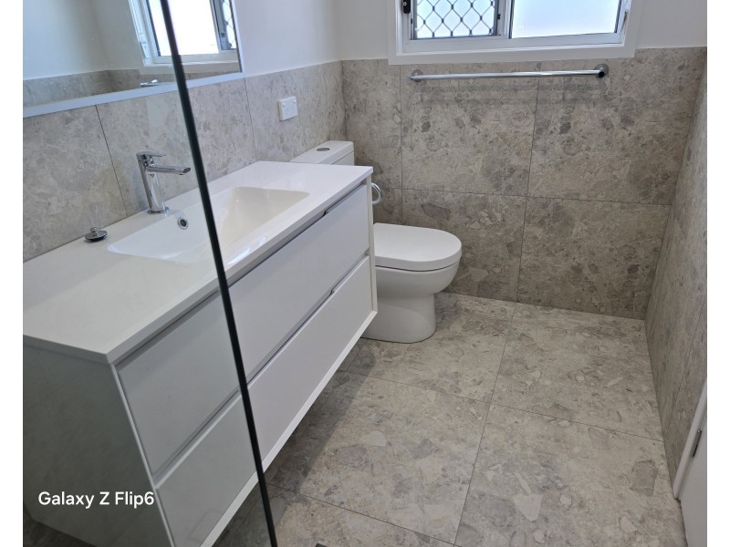 1/8 Taylor Place, Mackenzie QLD 4156