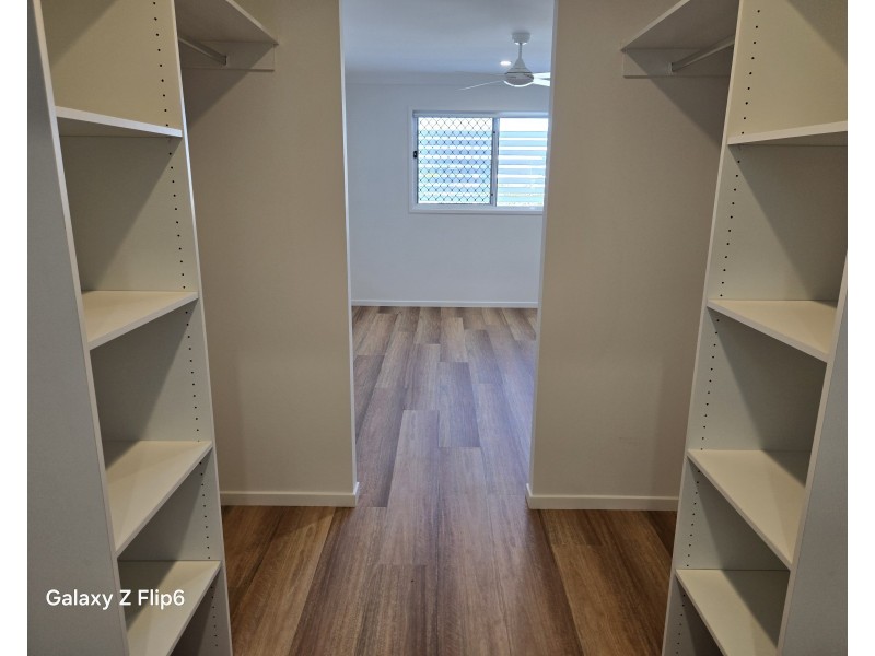 1/8 Taylor Place, Mackenzie QLD 4156