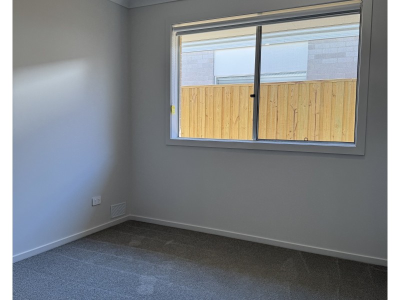 6 Chrysanthus Street, Crestmead QLD 4132