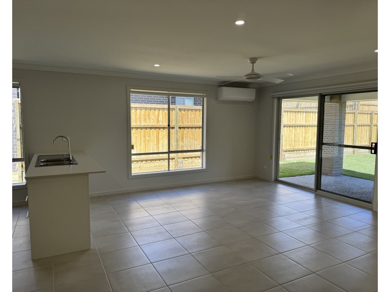 6 Chrysanthus Street, Crestmead QLD 4132