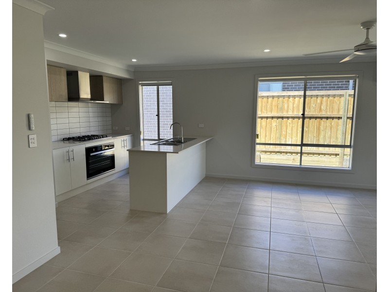 6 Chrysanthus Street, Crestmead QLD 4132