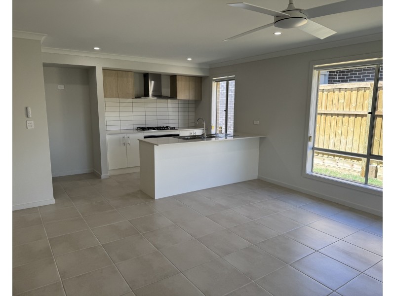 6 Chrysanthus Street, Crestmead QLD 4132