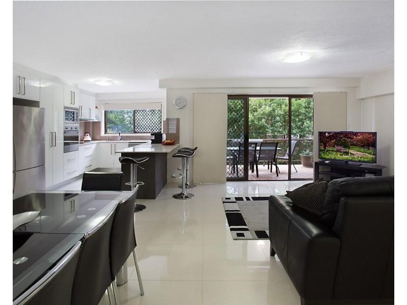 2/15 Mermaid Avenue, Mermaid Beach QLD 4218