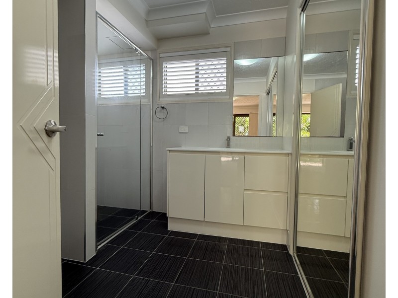 2/15 Mermaid Avenue, Mermaid Beach QLD 4218