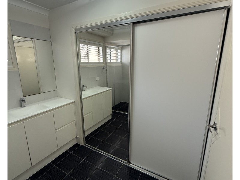 2/15 Mermaid Avenue, Mermaid Beach QLD 4218