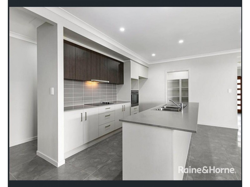 4 Madison Court, Redland Bay QLD 4165