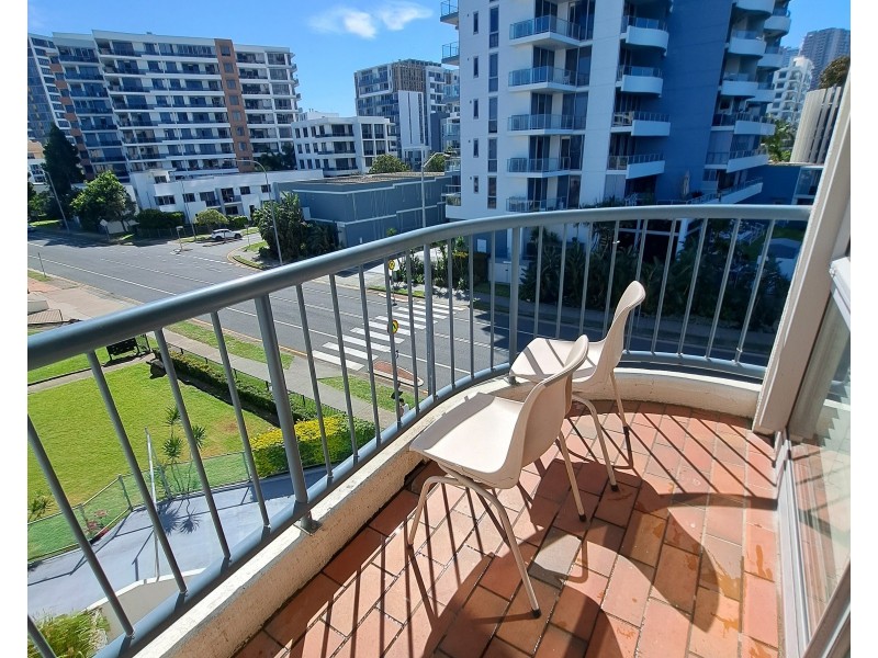 413/2 Barney Street, Southport QLD 4215