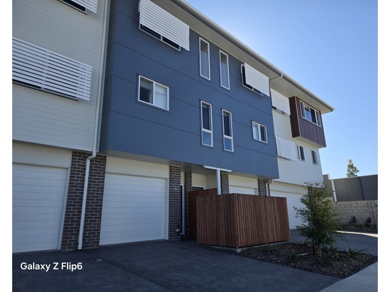 9/8 Taylor Place, Mackenzie QLD 4156