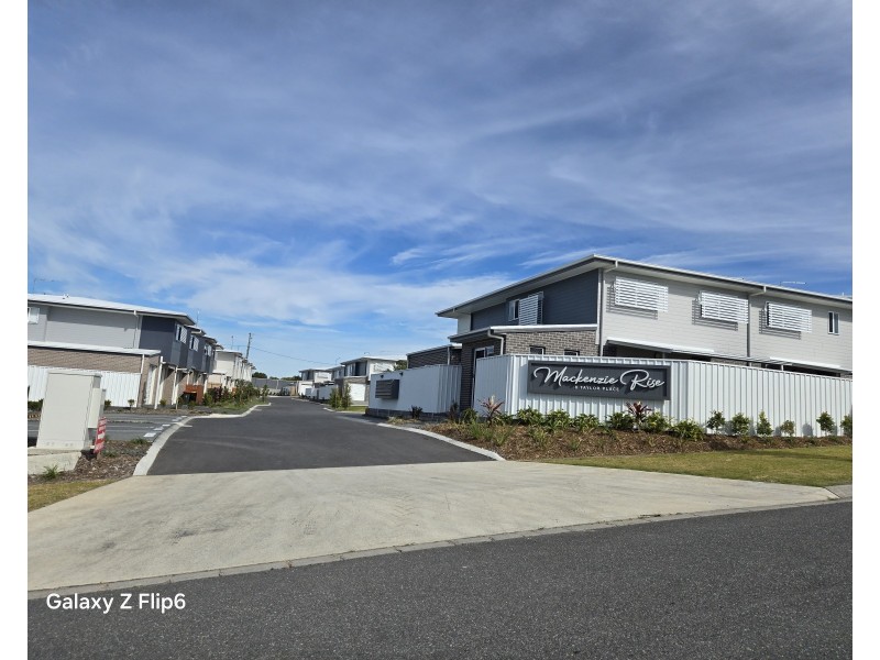 9/8 Taylor Place, Mackenzie QLD 4156