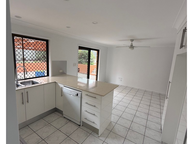 12 San Mateo Boulevard, Ashmore QLD 4214