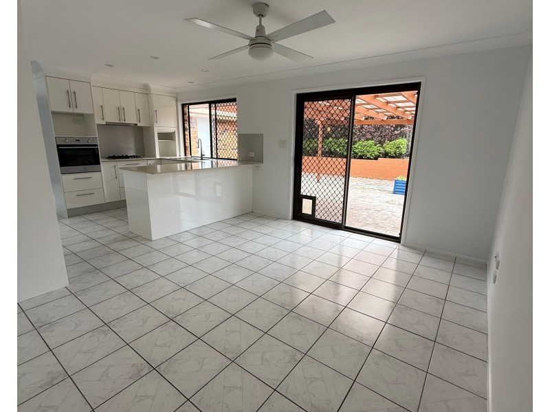 12 San Mateo Boulevard, Ashmore QLD 4214