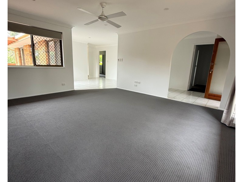 12 San Mateo Boulevard, Ashmore QLD 4214