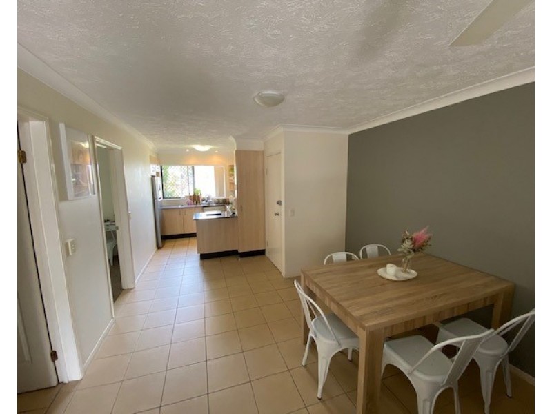 2/129 Muir Street, Labrador QLD 4215