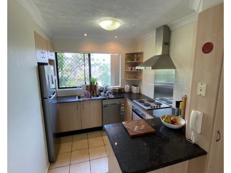 2/129 Muir Street, Labrador QLD 4215