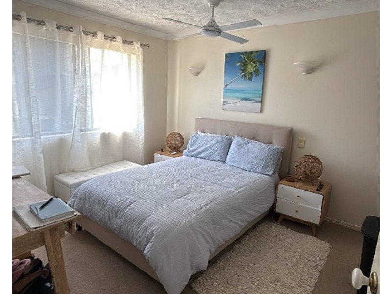 2/129 Muir Street, Labrador QLD 4215