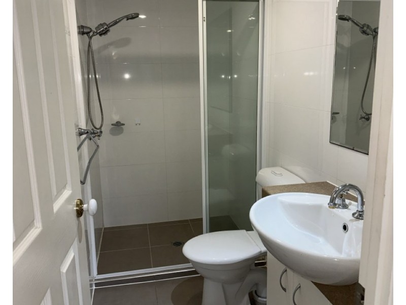 2/129 Muir Street, Labrador QLD 4215