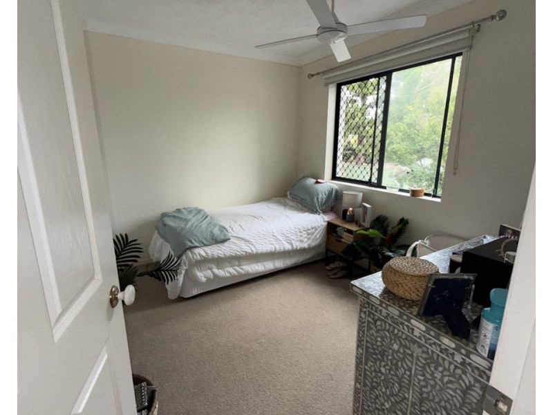 2/129 Muir Street, Labrador QLD 4215