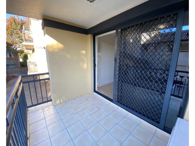 2/129 Muir Street, Labrador QLD 4215