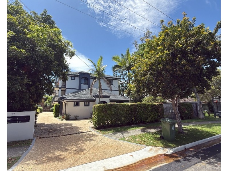 2/129 Muir Street, Labrador QLD 4215